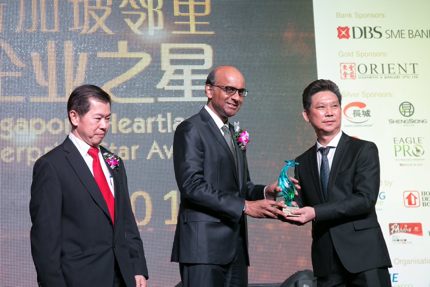 Founder Terence Chi receiving the SG50 Heartland Enterprise Star Award from Tharman Shanmugaratnam